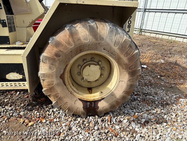 image for item YA4922 1992 Ingersoll-Rand T-708J tow tractor