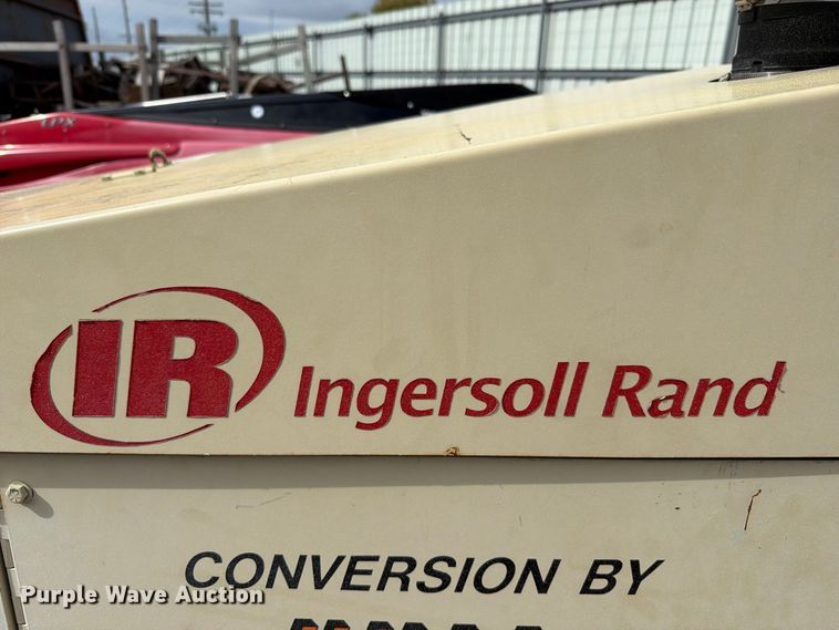 image for item YA4922 1992 Ingersoll-Rand T-708J tow tractor