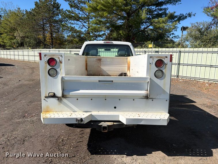 image for item YA5121 2015 Ford F250 Super Duty utility bed pickup truck