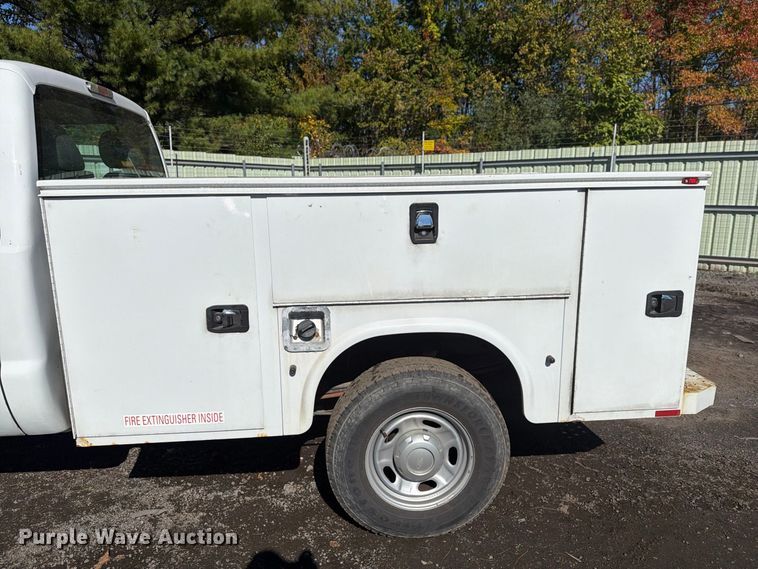 image for item YA5121 2015 Ford F250 Super Duty utility bed pickup truck