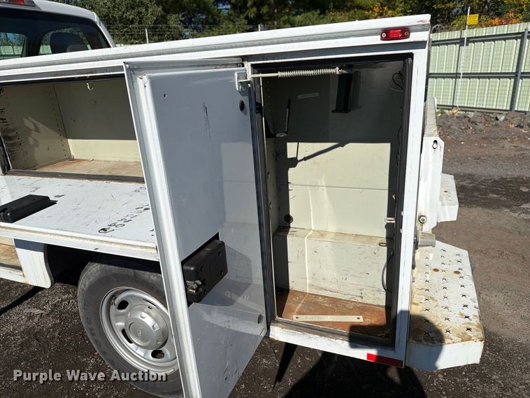 image for item YA5121 2015 Ford F250 Super Duty utility bed pickup truck