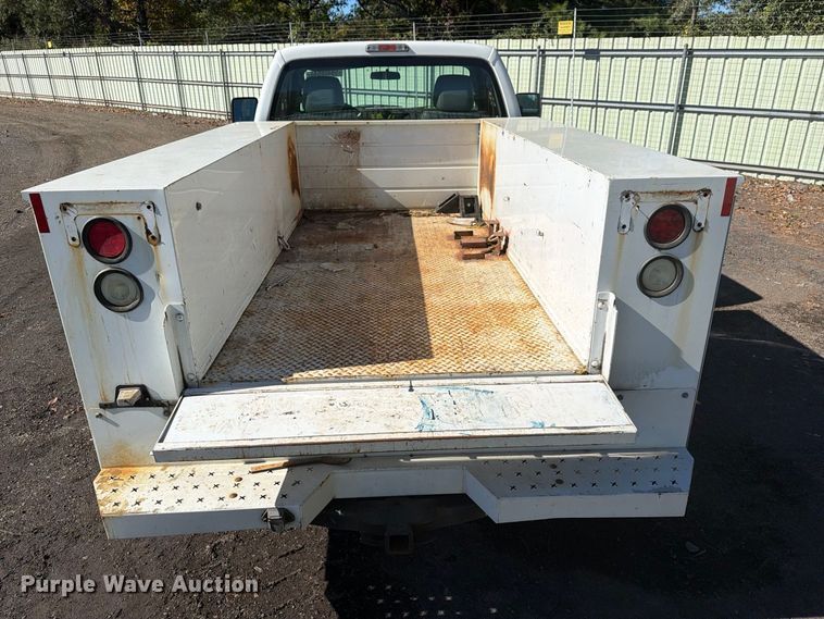 image for item YA5121 2015 Ford F250 Super Duty utility bed pickup truck