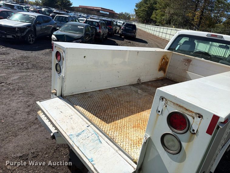 image for item YA5121 2015 Ford F250 Super Duty utility bed pickup truck