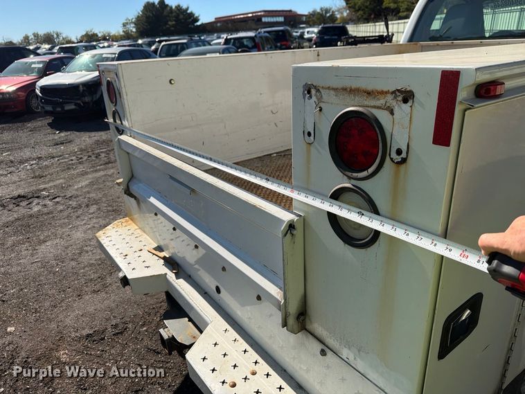image for item YA5121 2015 Ford F250 Super Duty utility bed pickup truck