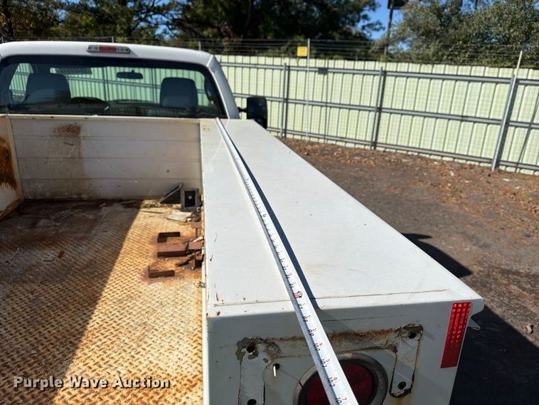 image for item YA5121 2015 Ford F250 Super Duty utility bed pickup truck