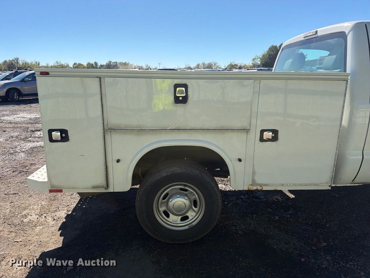 image for item YA5121 2015 Ford F250 Super Duty utility bed pickup truck
