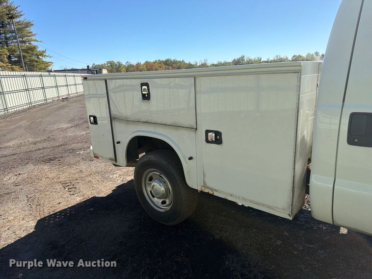 image for item YA5121 2015 Ford F250 Super Duty utility bed pickup truck