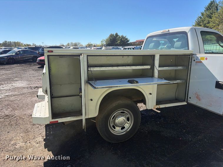 image for item YA5121 2015 Ford F250 Super Duty utility bed pickup truck
