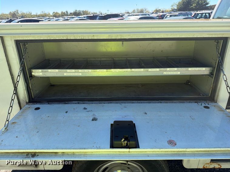image for item YA5121 2015 Ford F250 Super Duty utility bed pickup truck