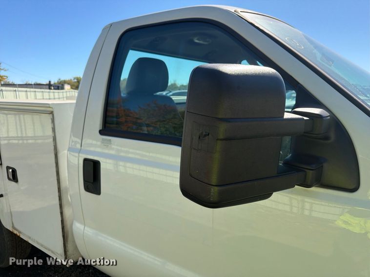 image for item YA5121 2015 Ford F250 Super Duty utility bed pickup truck