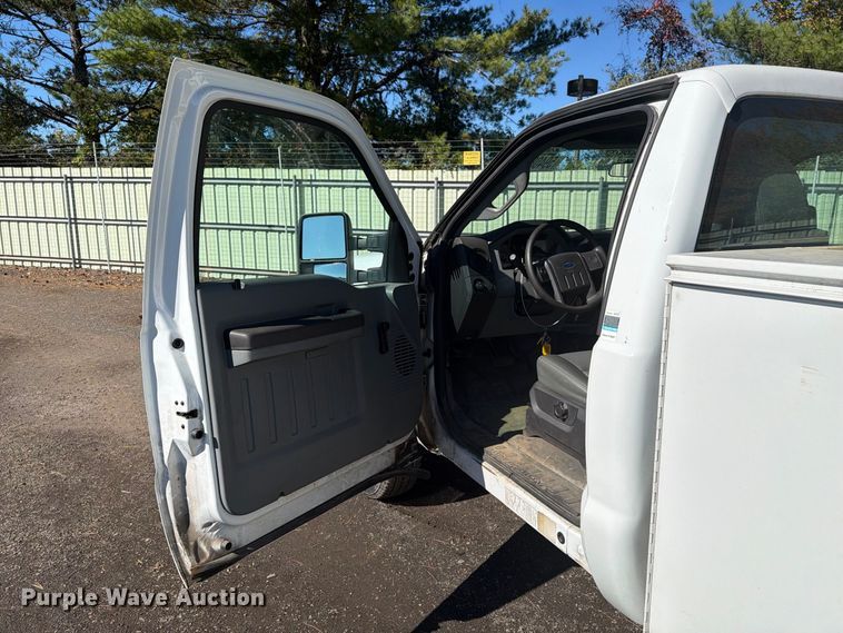 image for item YA5121 2015 Ford F250 Super Duty utility bed pickup truck