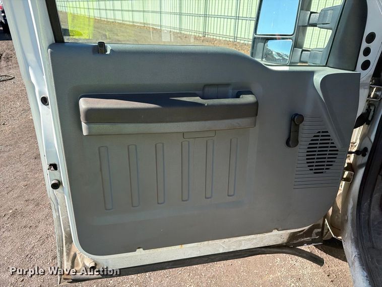 image for item YA5121 2015 Ford F250 Super Duty utility bed pickup truck