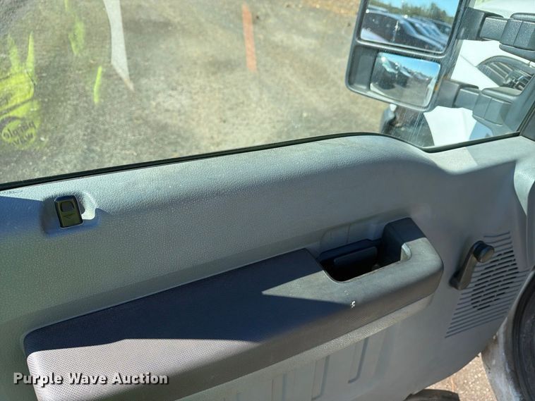 image for item YA5121 2015 Ford F250 Super Duty utility bed pickup truck