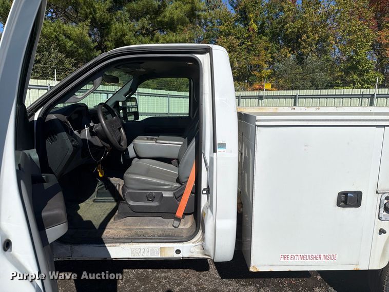 image for item YA5121 2015 Ford F250 Super Duty utility bed pickup truck