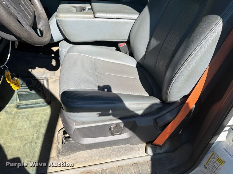 image for item YA5121 2015 Ford F250 Super Duty utility bed pickup truck