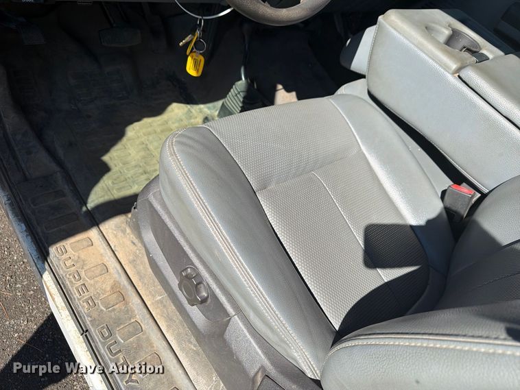 image for item YA5121 2015 Ford F250 Super Duty utility bed pickup truck