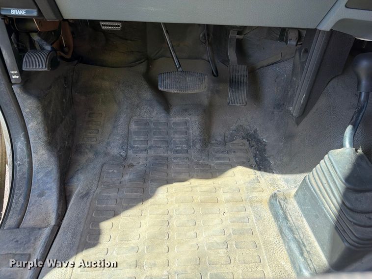 image for item YA5121 2015 Ford F250 Super Duty utility bed pickup truck