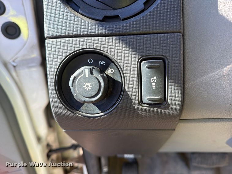 image for item YA5121 2015 Ford F250 Super Duty utility bed pickup truck