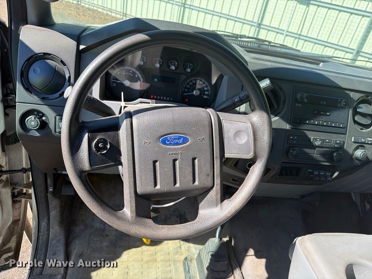 image for item YA5121 2015 Ford F250 Super Duty utility bed pickup truck