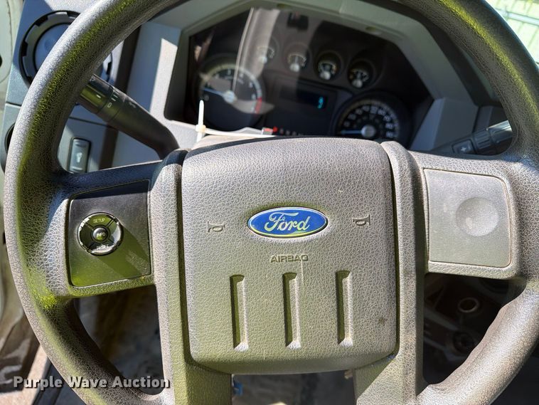image for item YA5121 2015 Ford F250 Super Duty utility bed pickup truck