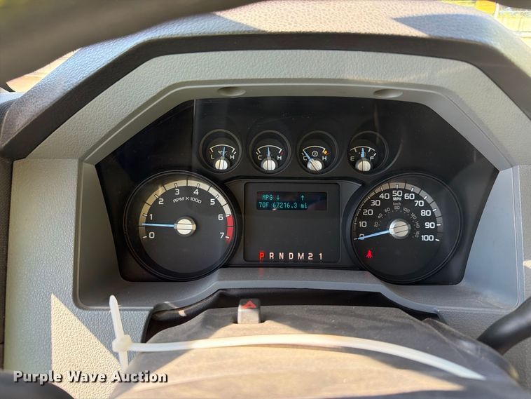 image for item YA5121 2015 Ford F250 Super Duty utility bed pickup truck