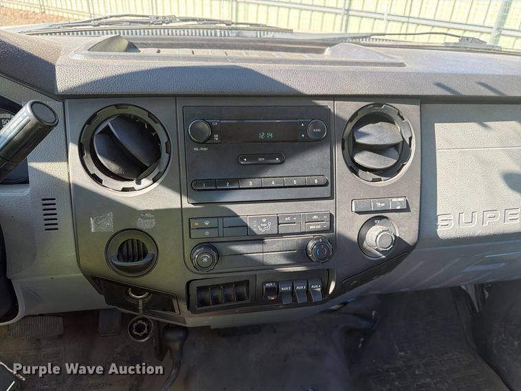 image for item YA5121 2015 Ford F250 Super Duty utility bed pickup truck