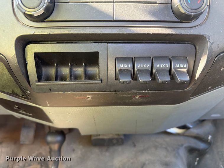 image for item YA5121 2015 Ford F250 Super Duty utility bed pickup truck