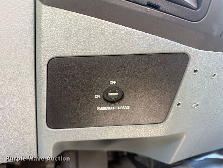 image for item YA5121 2015 Ford F250 Super Duty utility bed pickup truck