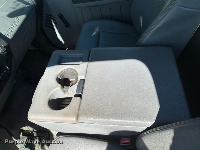 image for item YA5121 2015 Ford F250 Super Duty utility bed pickup truck