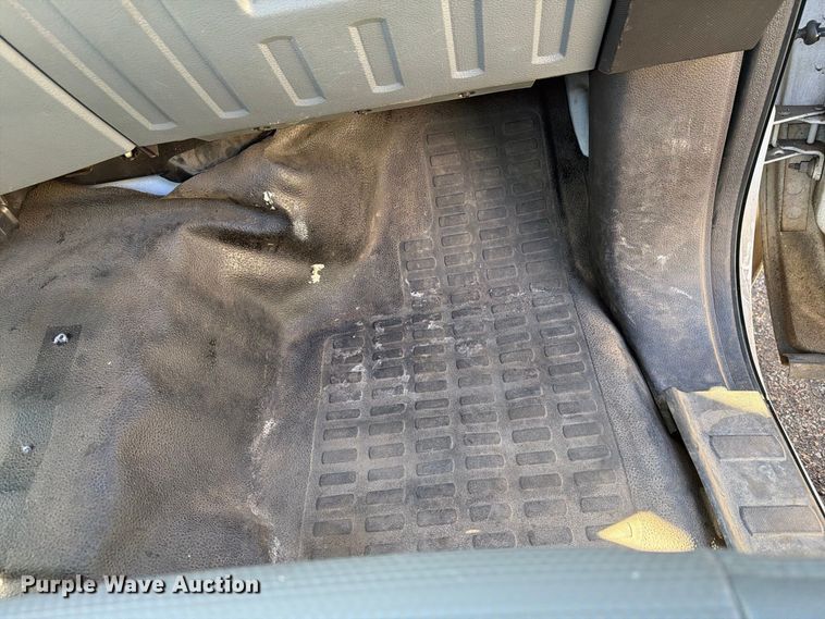 image for item YA5121 2015 Ford F250 Super Duty utility bed pickup truck