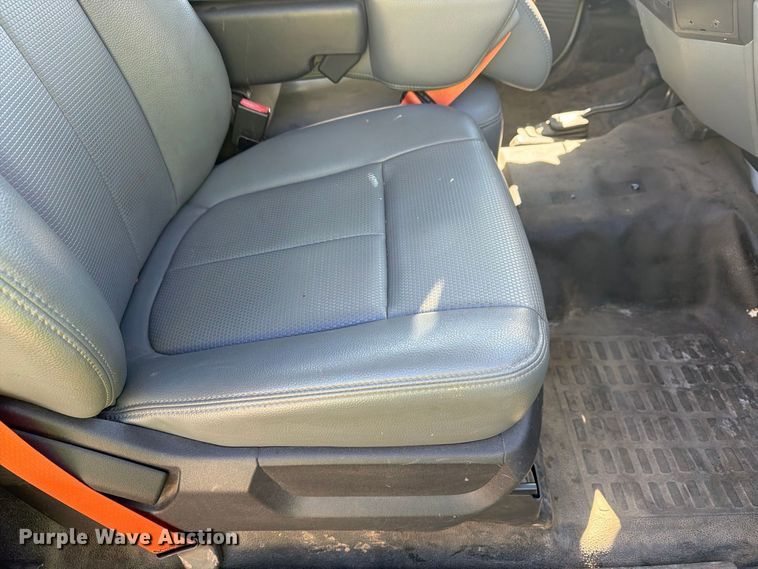 image for item YA5121 2015 Ford F250 Super Duty utility bed pickup truck