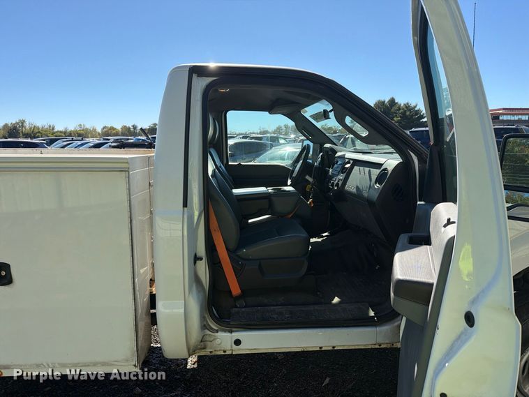 image for item YA5121 2015 Ford F250 Super Duty utility bed pickup truck