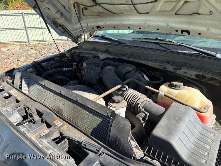 image for item YA5121 2015 Ford F250 Super Duty utility bed pickup truck