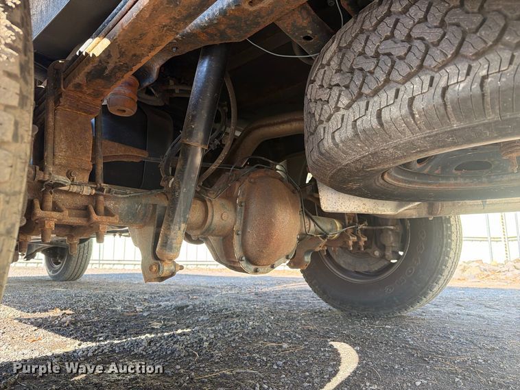 image for item YA5121 2015 Ford F250 Super Duty utility bed pickup truck