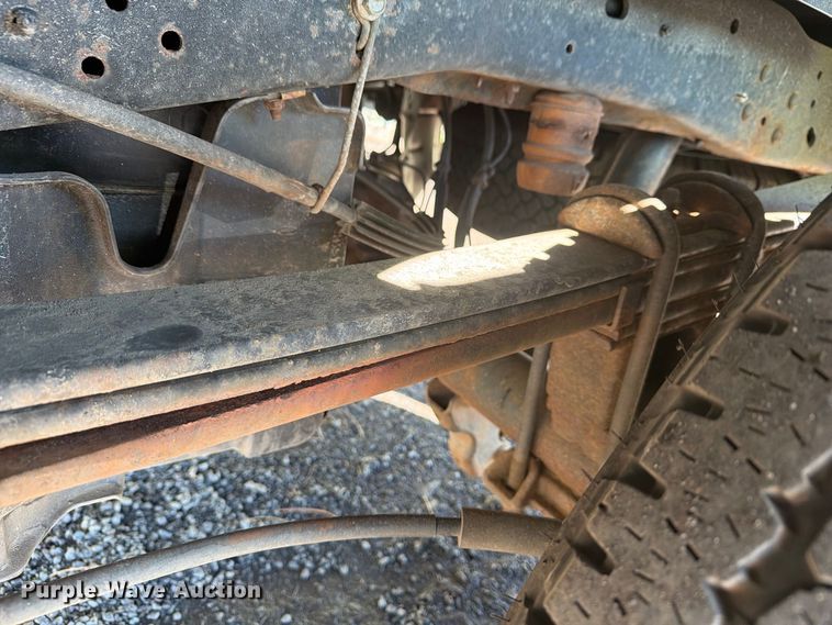 image for item YA5121 2015 Ford F250 Super Duty utility bed pickup truck