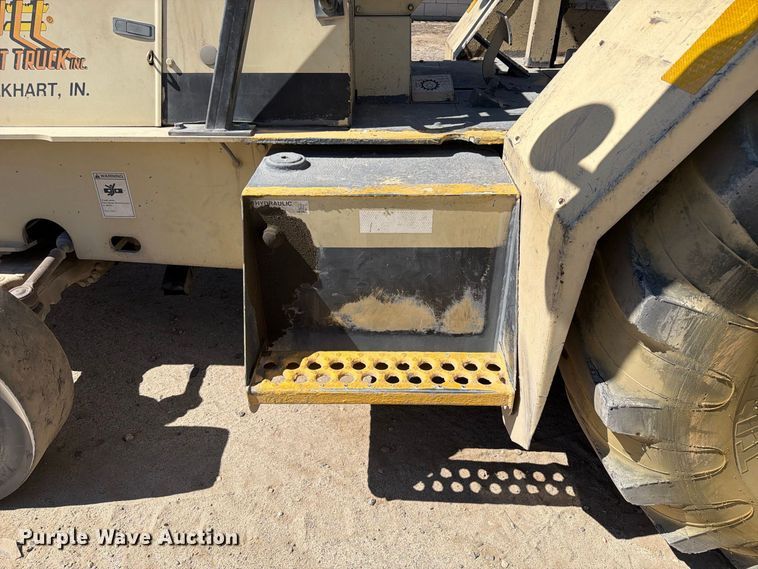 image for item YA5143 2006 Ingersoll Rand T708J tow tractor
