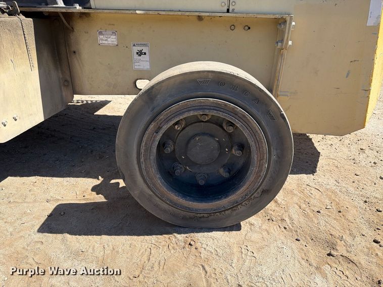 image for item YA5143 2006 Ingersoll Rand T708J tow tractor