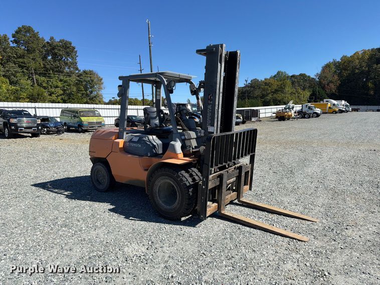 image for item YA5218 2005 Toyota 45 forklift