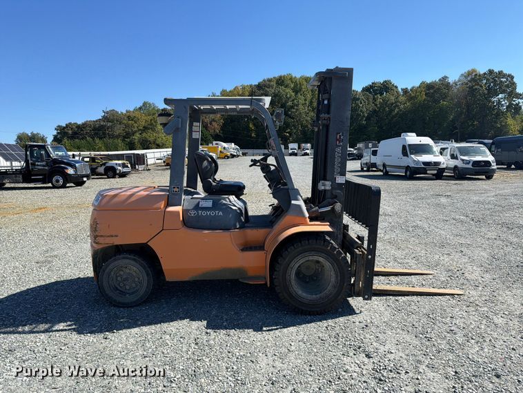 image for item YA5218 2005 Toyota 45 forklift