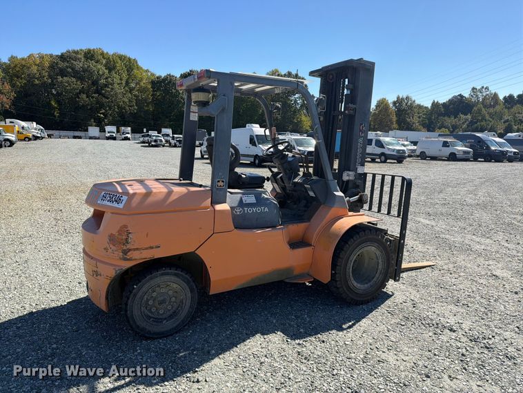 image for item YA5218 2005 Toyota 45 forklift