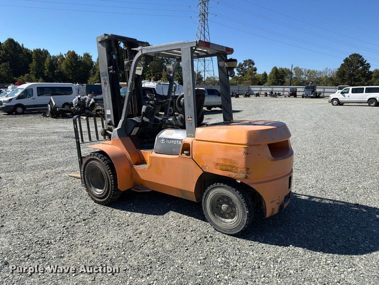 image for item YA5218 2005 Toyota 45 forklift