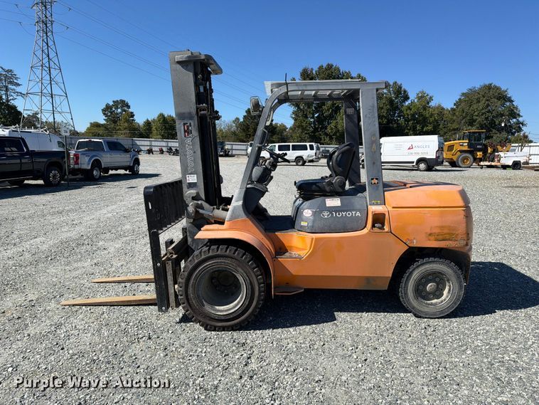 image for item YA5218 2005 Toyota 45 forklift