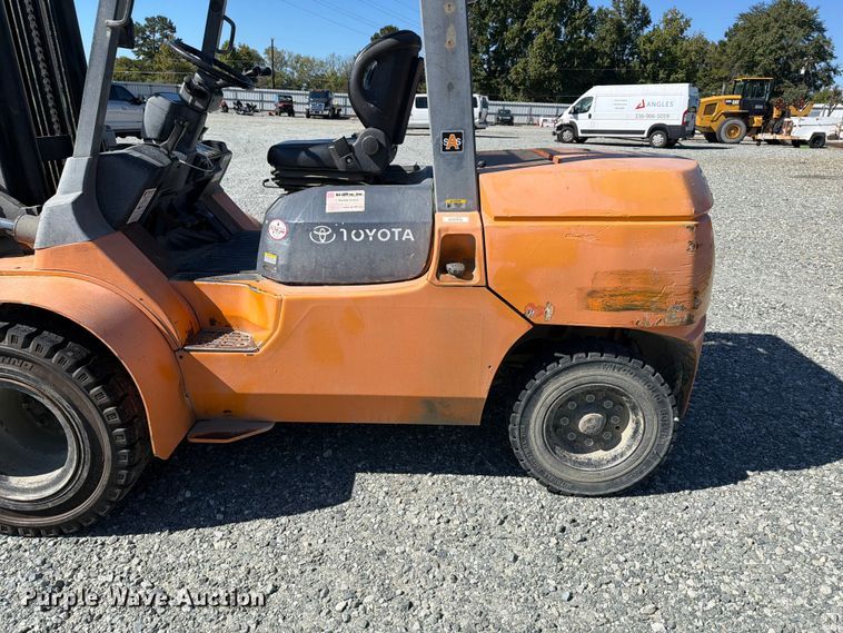 image for item YA5218 2005 Toyota 45 forklift