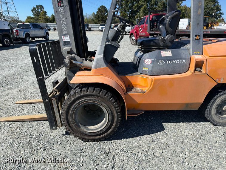 image for item YA5218 2005 Toyota 45 forklift