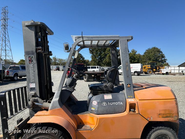 image for item YA5218 2005 Toyota 45 forklift