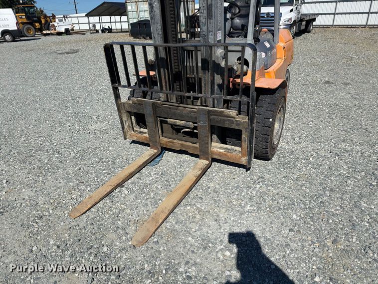 image for item YA5218 2005 Toyota 45 forklift
