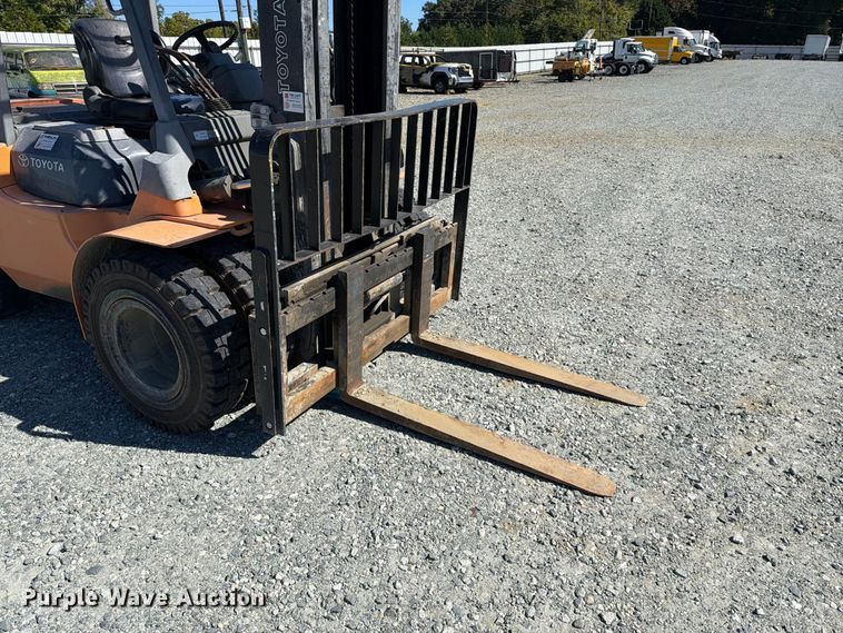 image for item YA5218 2005 Toyota 45 forklift