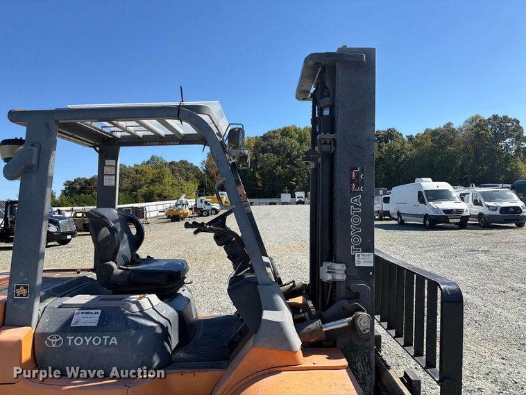 image for item YA5218 2005 Toyota 45 forklift
