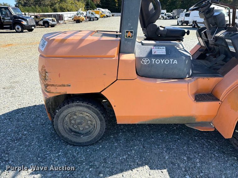 image for item YA5218 2005 Toyota 45 forklift