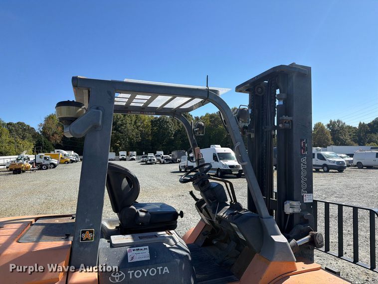 image for item YA5218 2005 Toyota 45 forklift